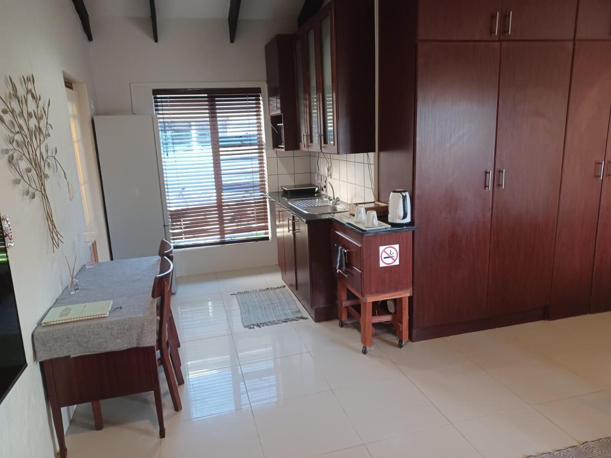 Summerstrand Self Catering For Two พอร์ตเอลิซาเบธ ภายนอก รูปภาพ