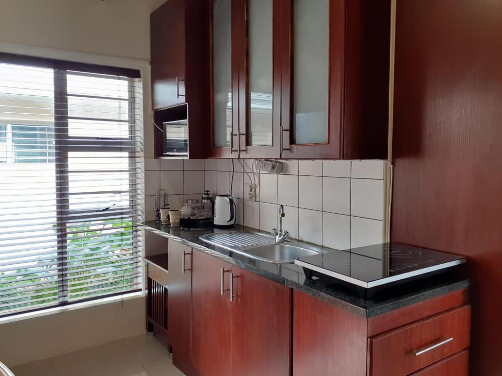 Summerstrand Self Catering For Two พอร์ตเอลิซาเบธ ภายนอก รูปภาพ